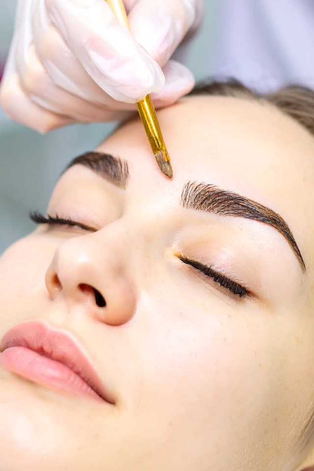 Cuida tus pestañas y cejas en Pontevedra